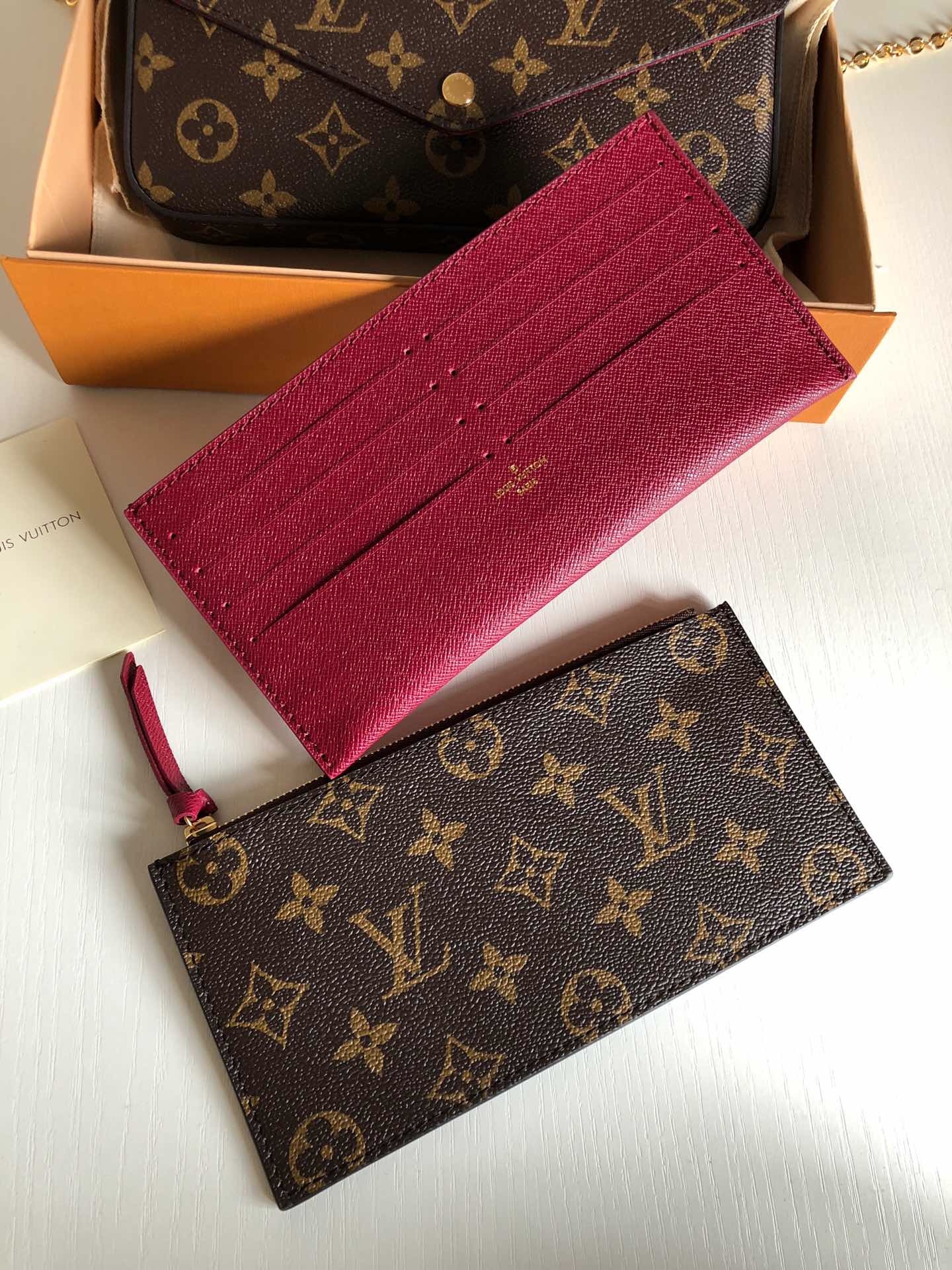 l**is V*t*n pochette felicie
