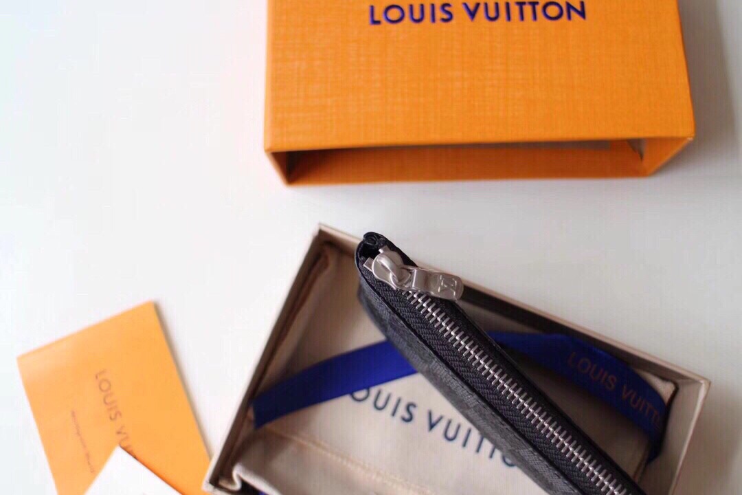 l**is V*t*n coin purse