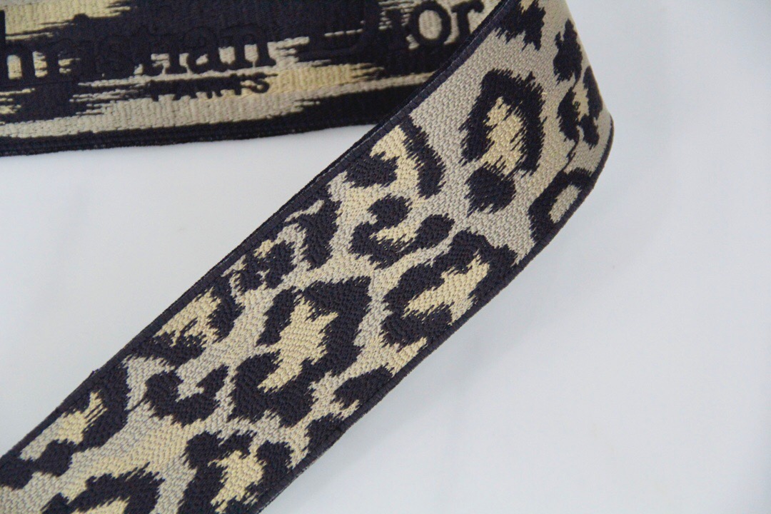 D*or shoulder strap