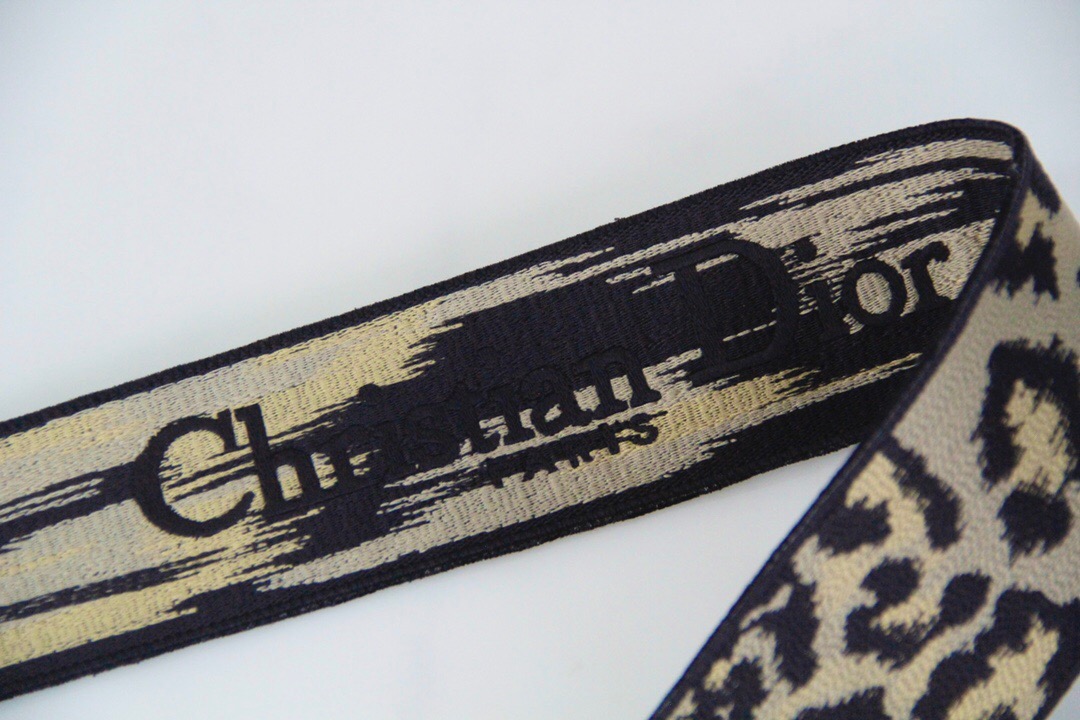 D*or shoulder strap