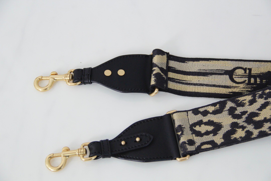 D*or shoulder strap