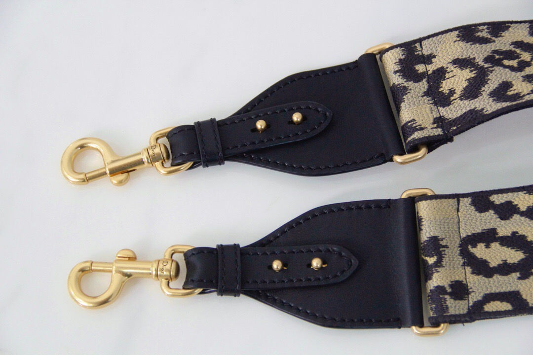 D*or shoulder strap