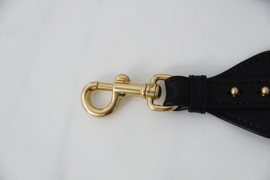 D*or shoulder strap