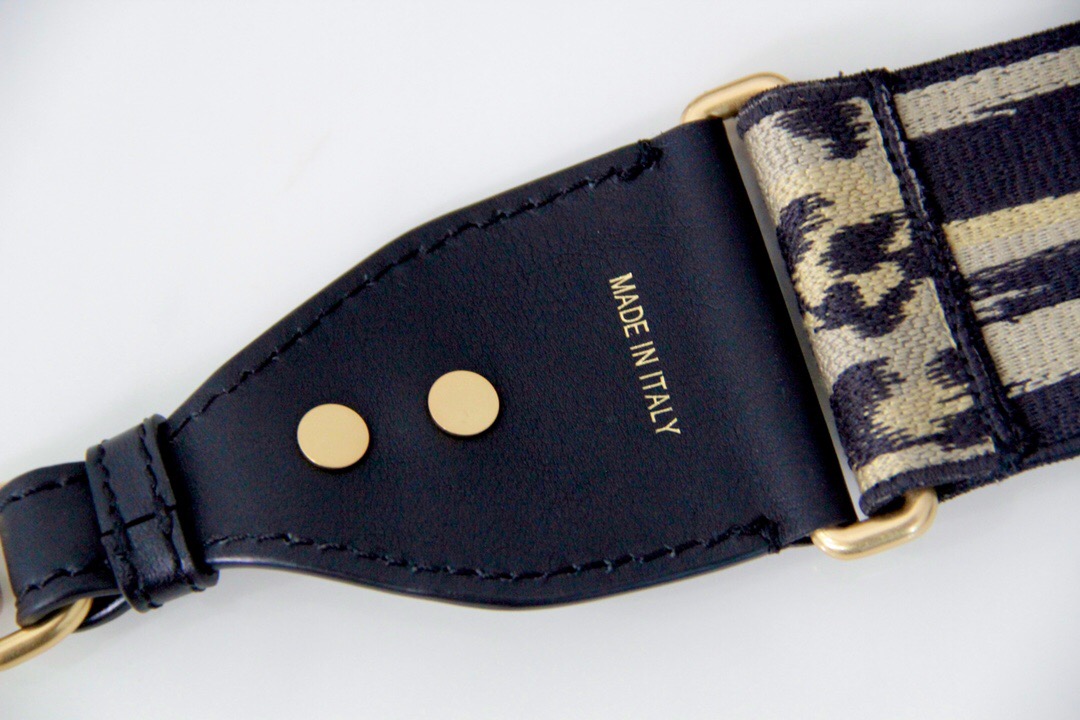 D*or shoulder strap