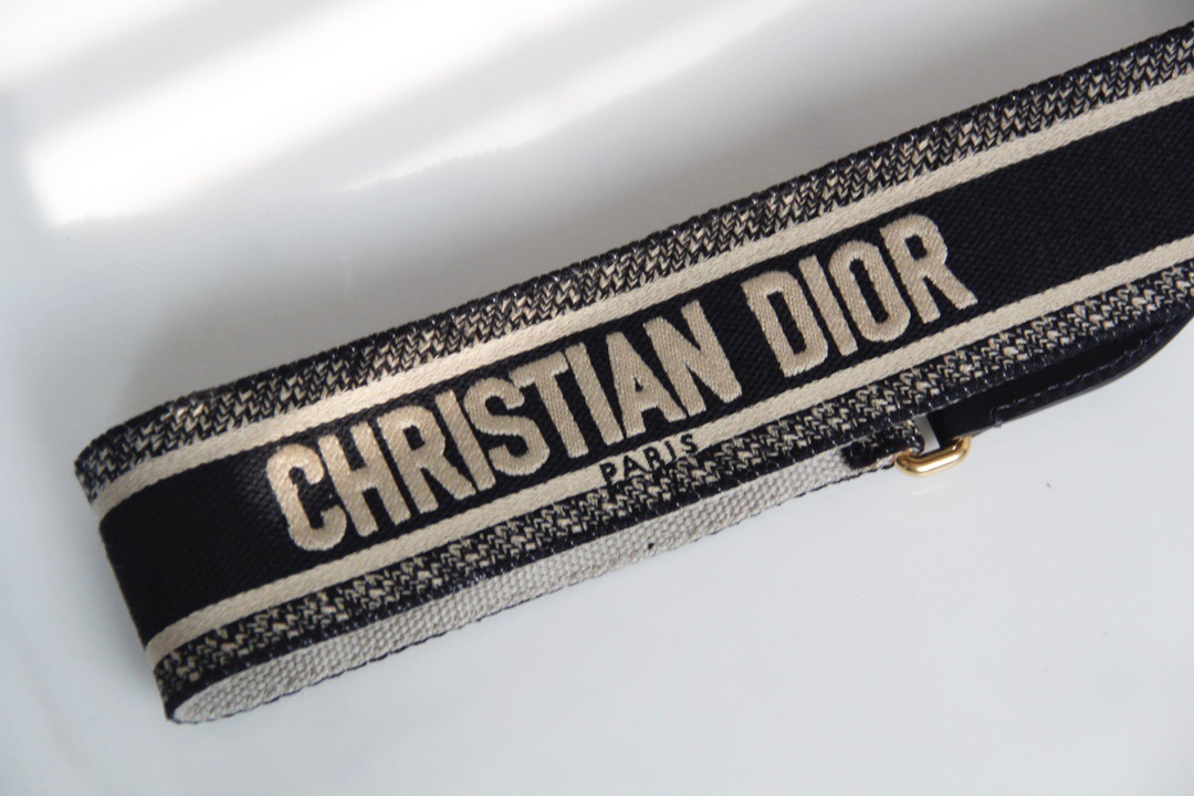 D*or shoulder strap