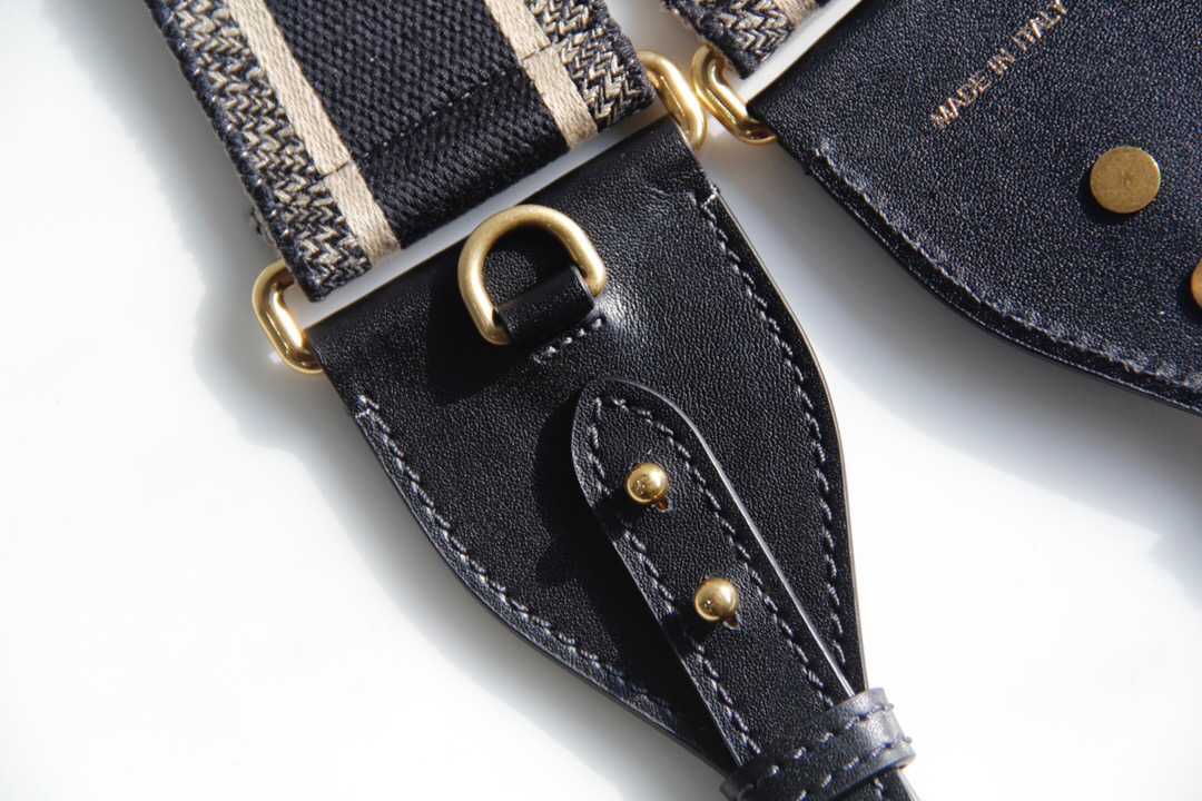 D*or shoulder strap