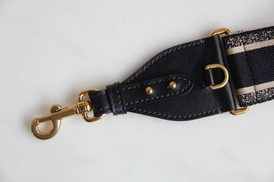 D*or shoulder strap
