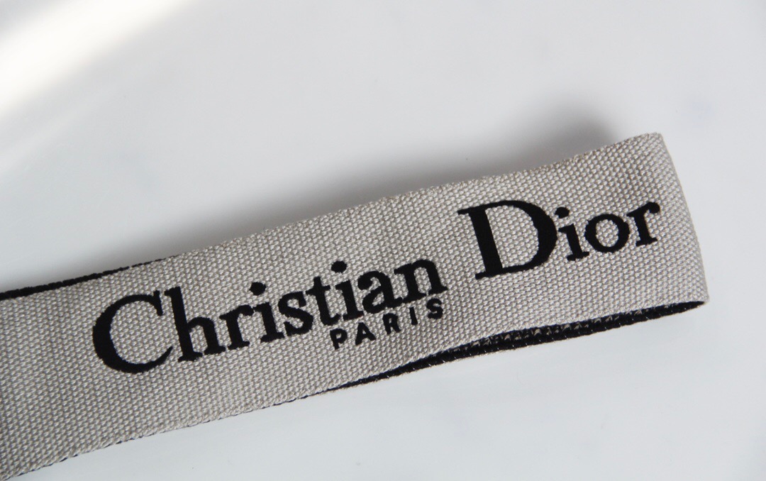 D*or shoulder strap