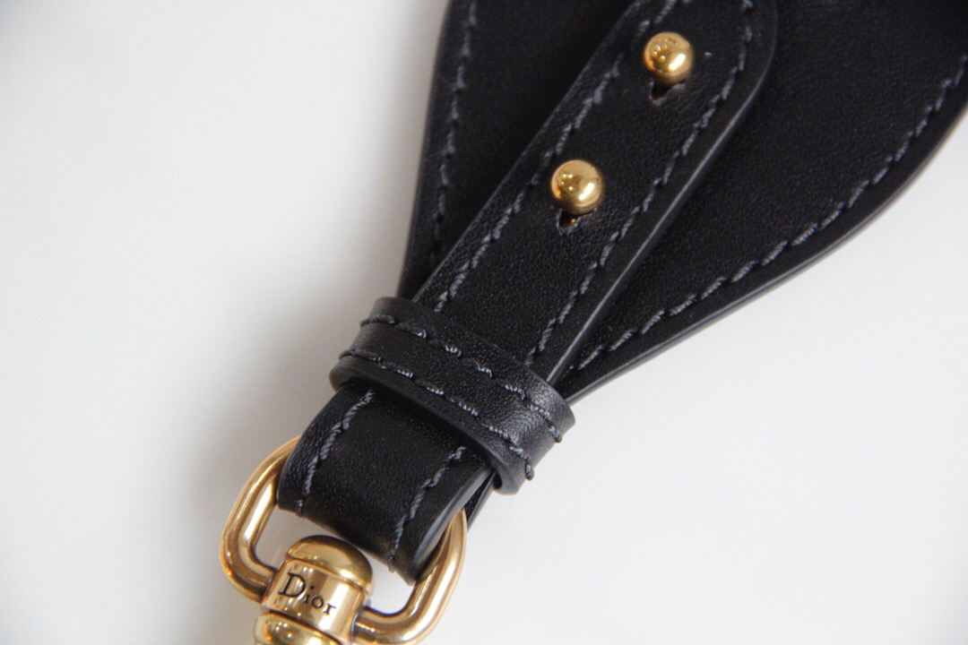 D*or shoulder strap