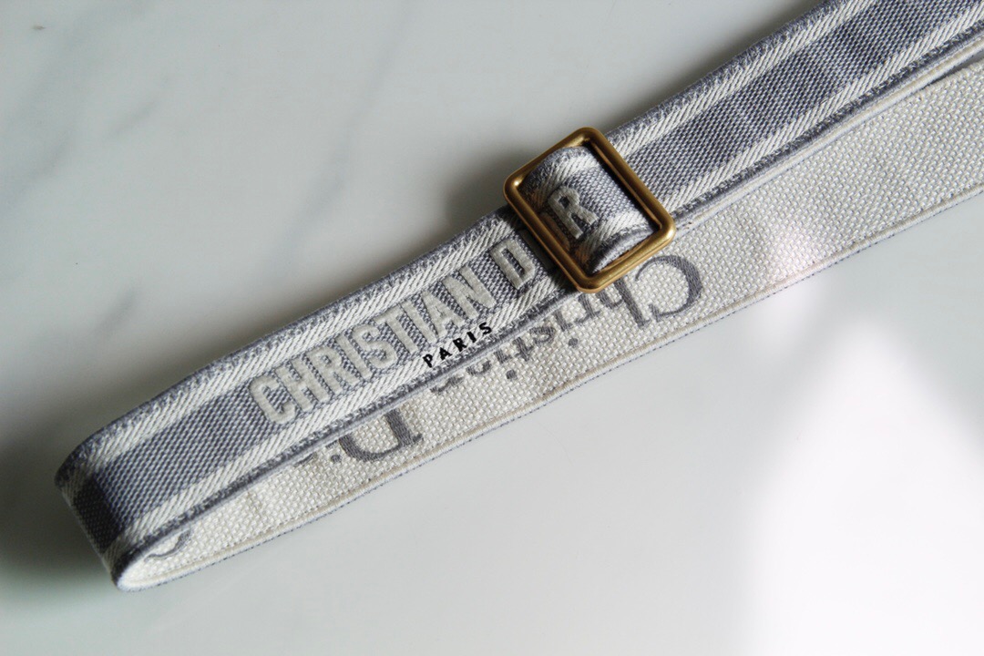 D*or shoulder strap
