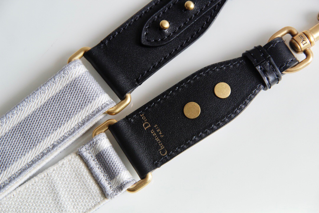 D*or shoulder strap