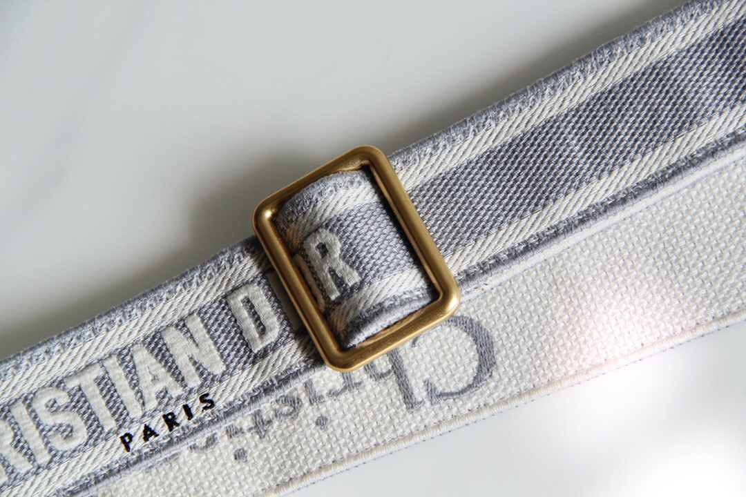 D*or shoulder strap