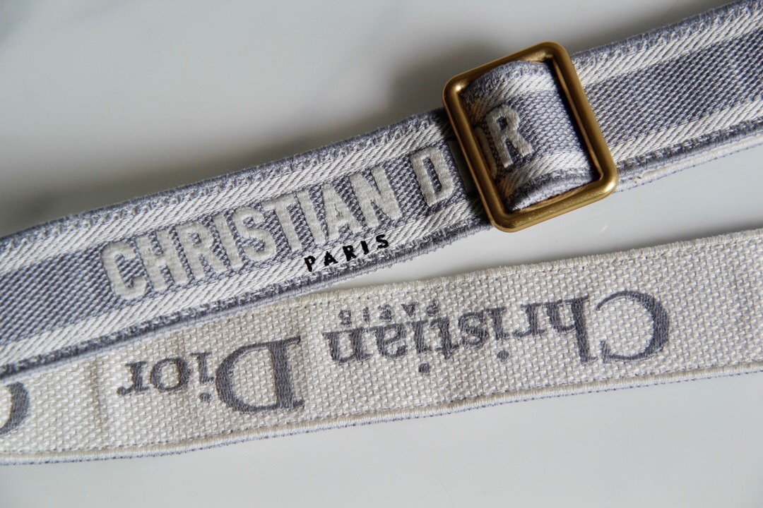 D*or shoulder strap