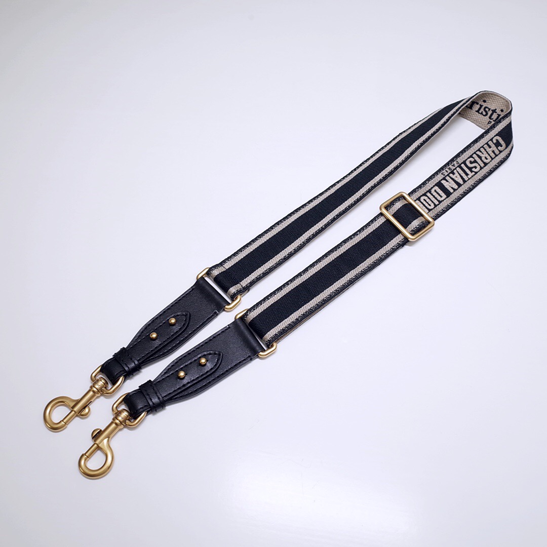 D*or shoulder strap