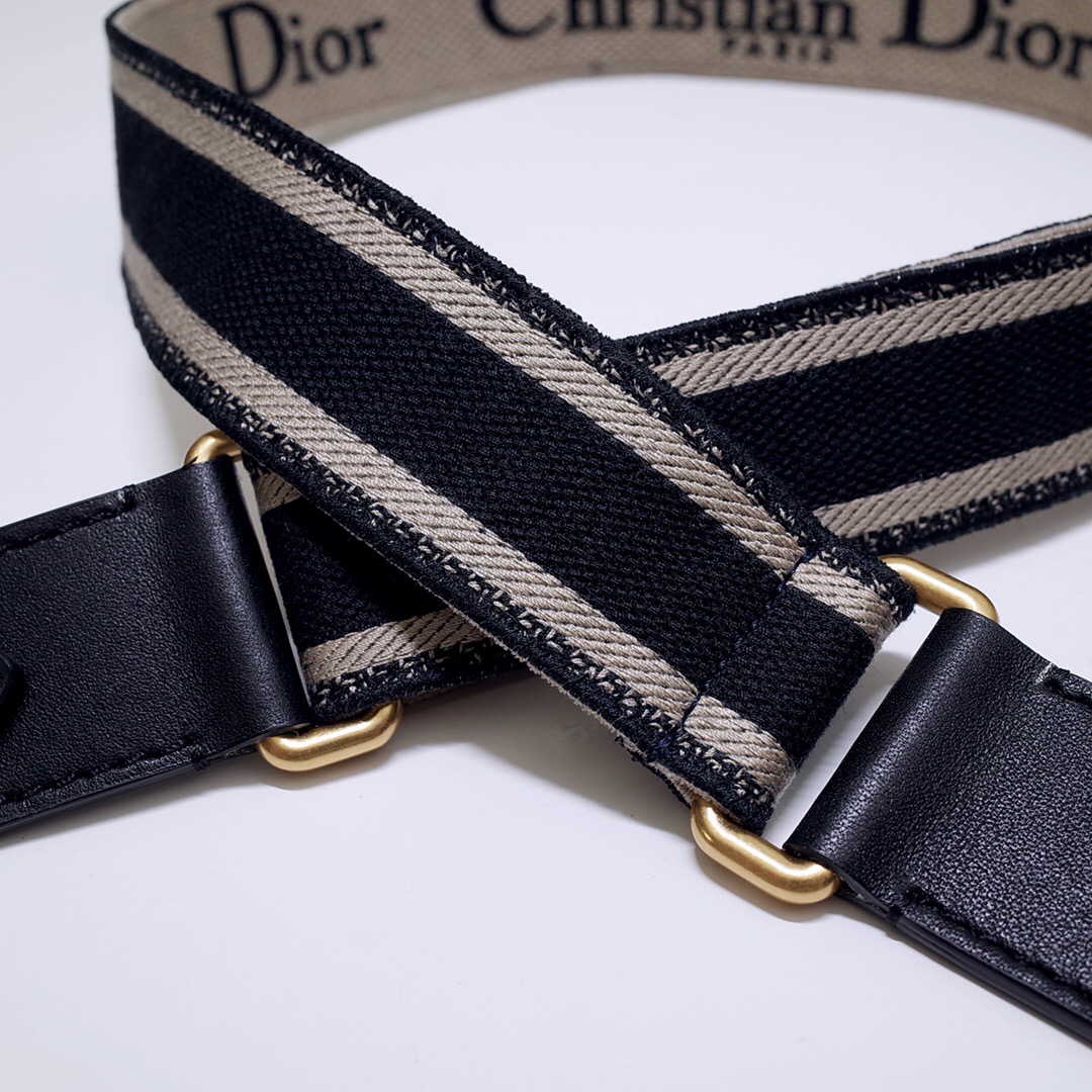 D*or shoulder strap