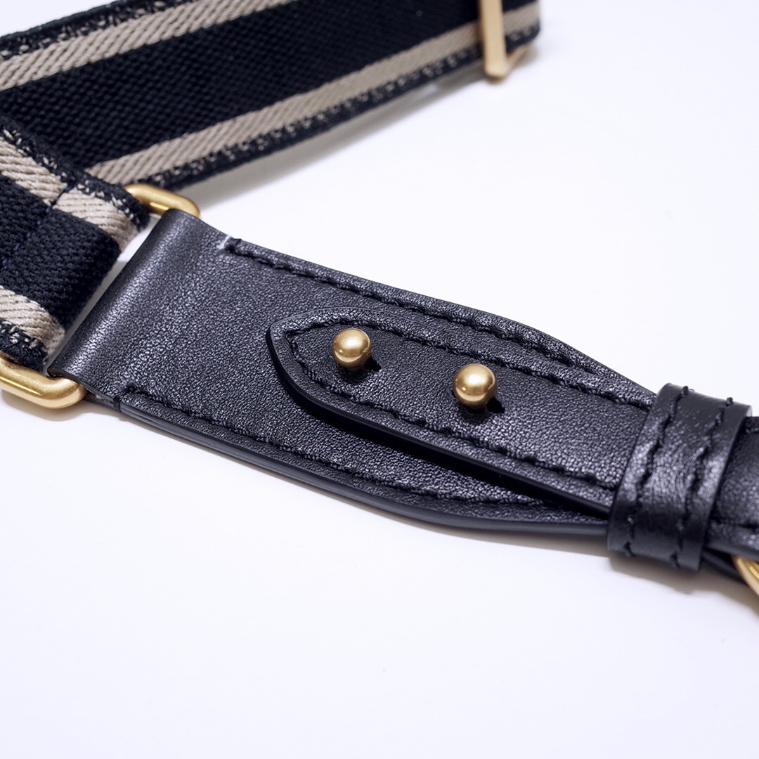 D*or shoulder strap