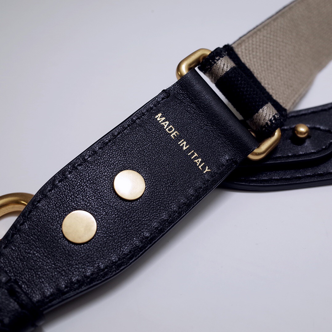 D*or shoulder strap