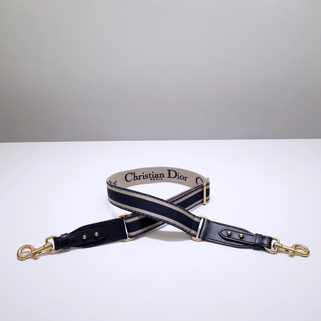 D*or shoulder strap