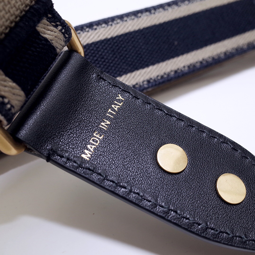 D*or shoulder strap