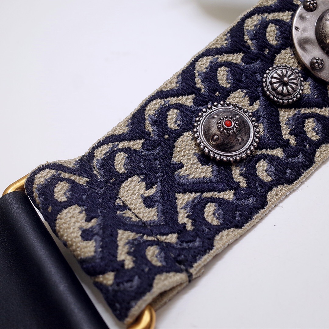 D*or shoulder strap