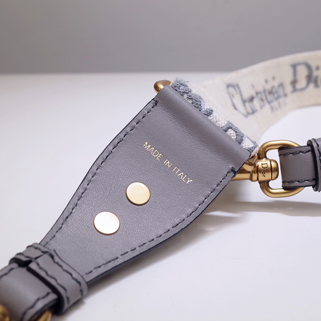 D*or shoulder strap