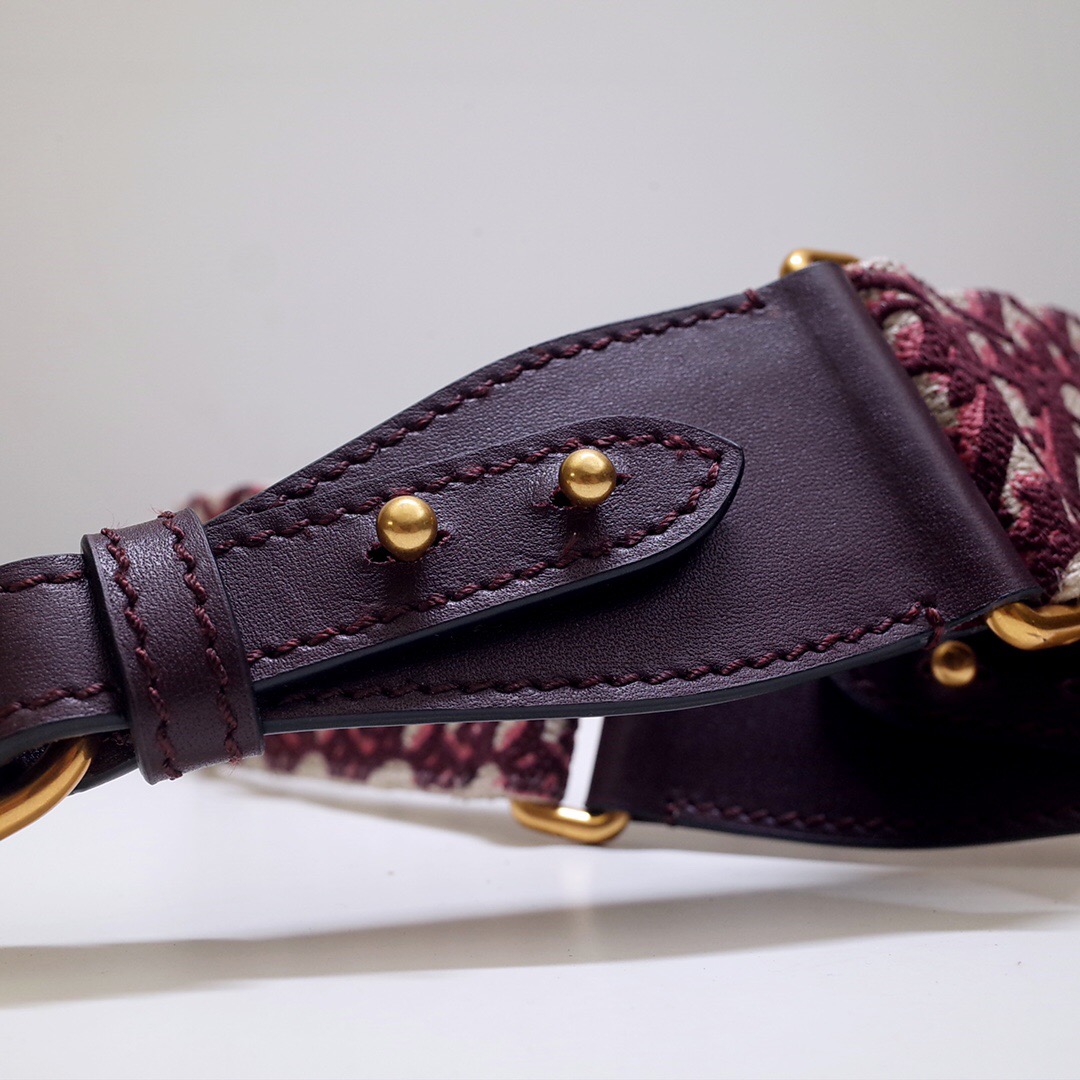 D*or shoulder strap