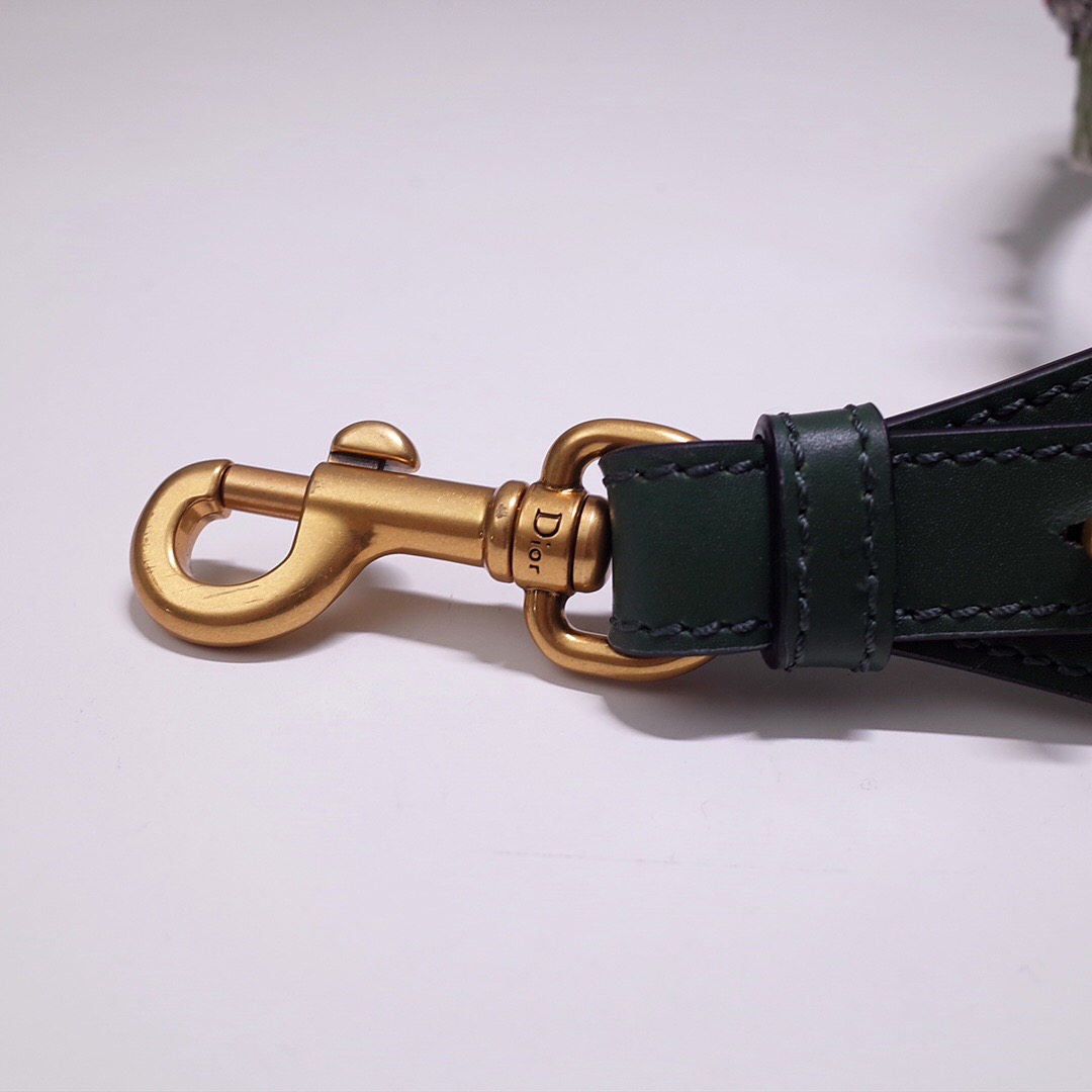 D*or shoulder strap