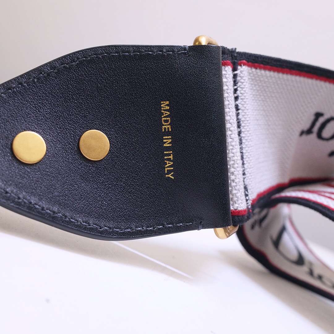 D*or shoulder strap