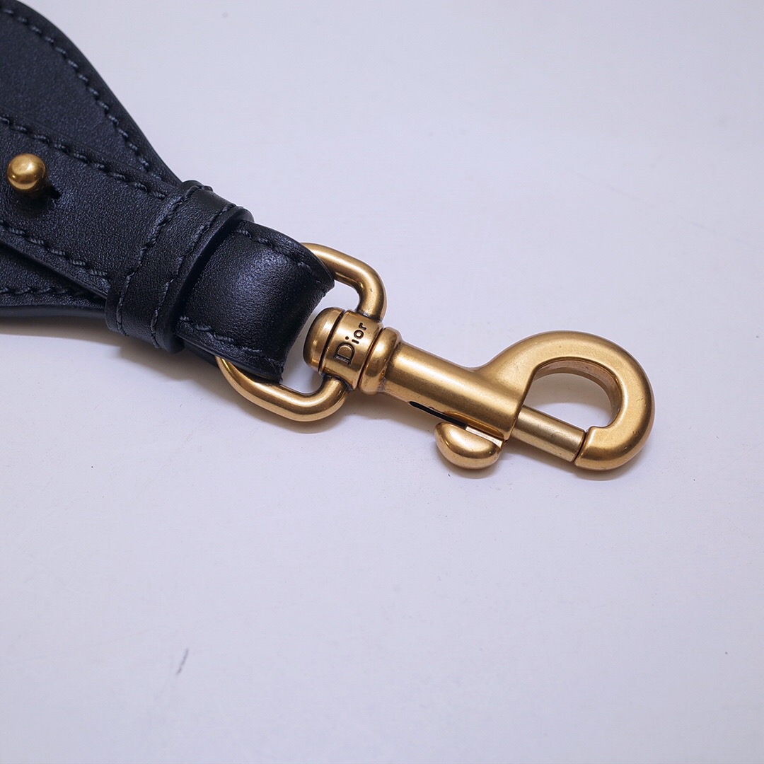 D*or shoulder strap