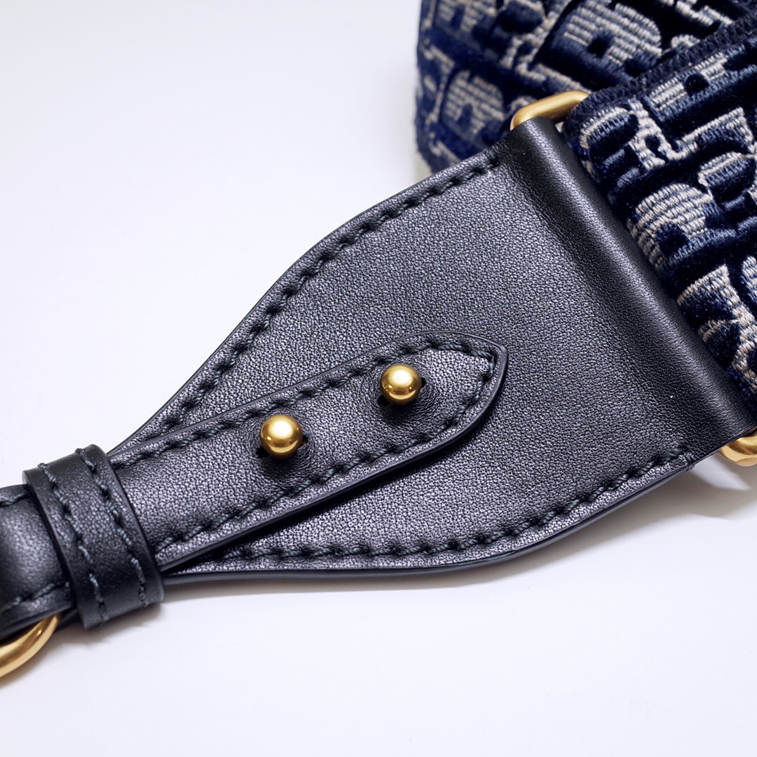 D*or shoulder strap