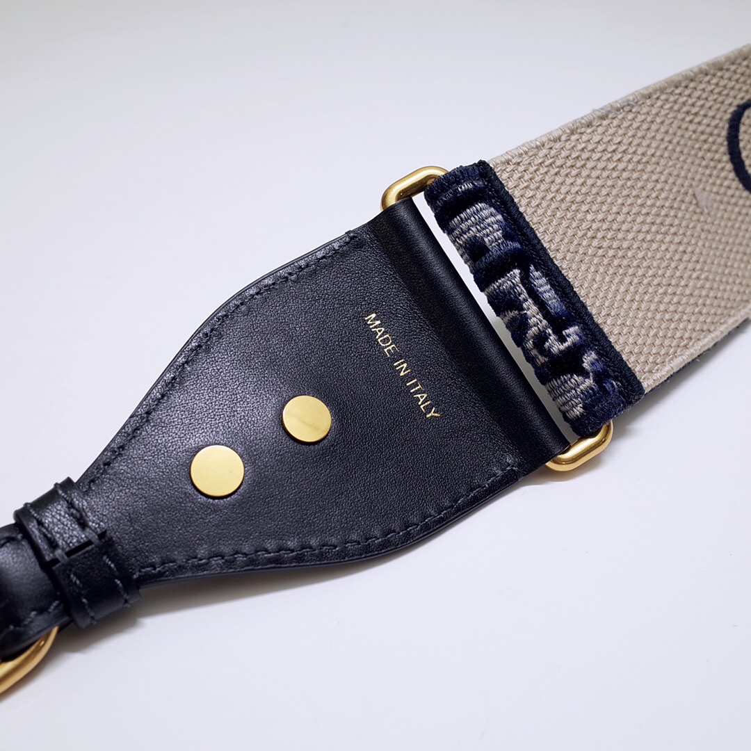 D*or shoulder strap