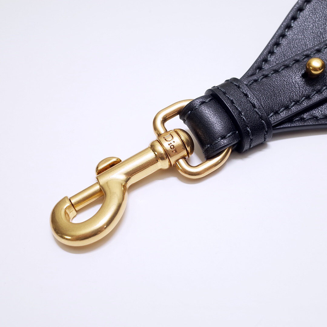 D*or shoulder strap