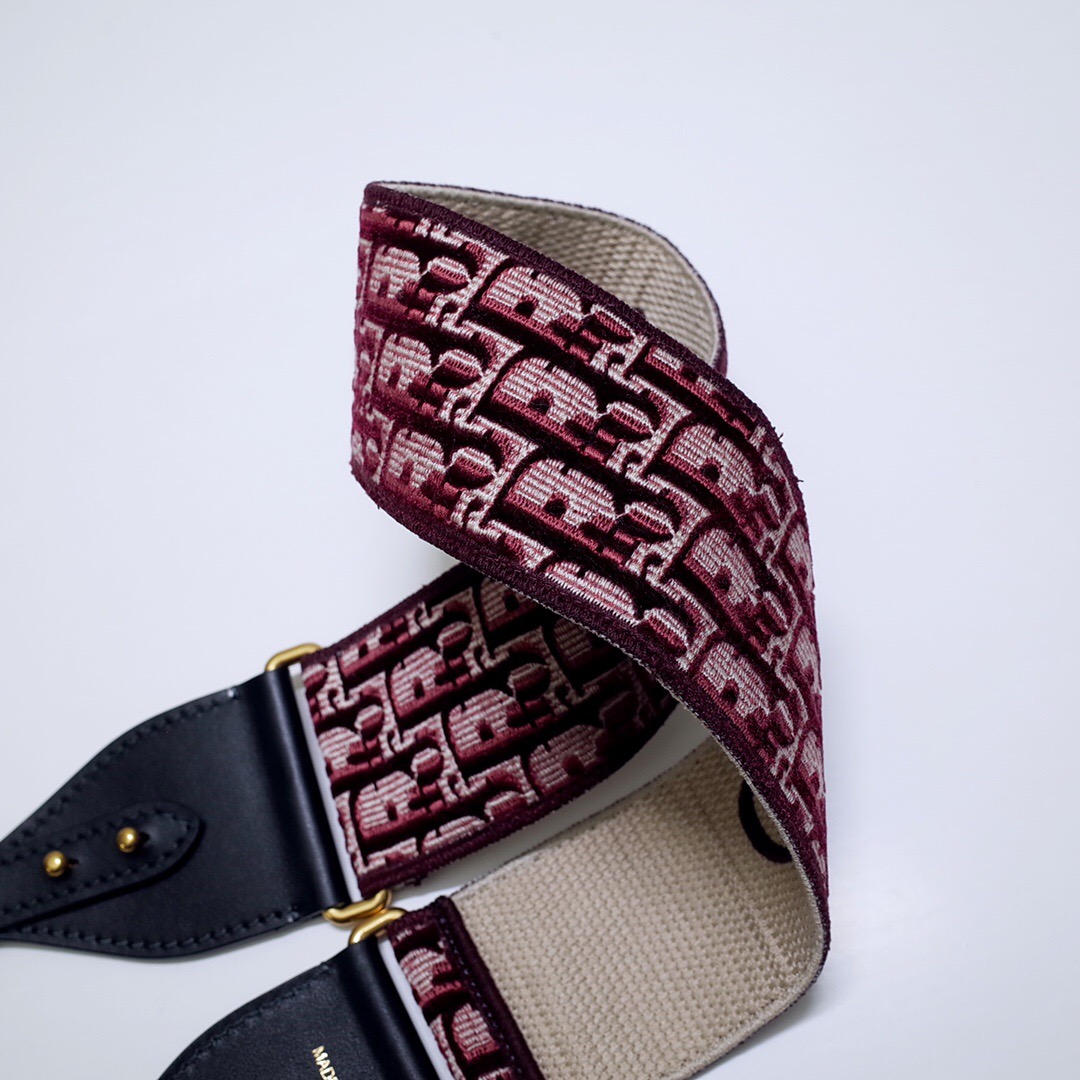 D*or shoulder strap
