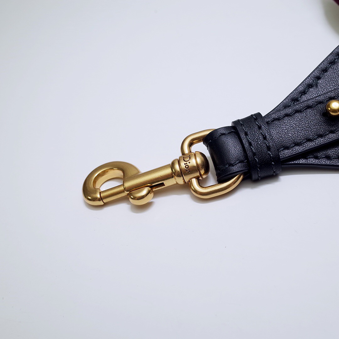 D*or shoulder strap