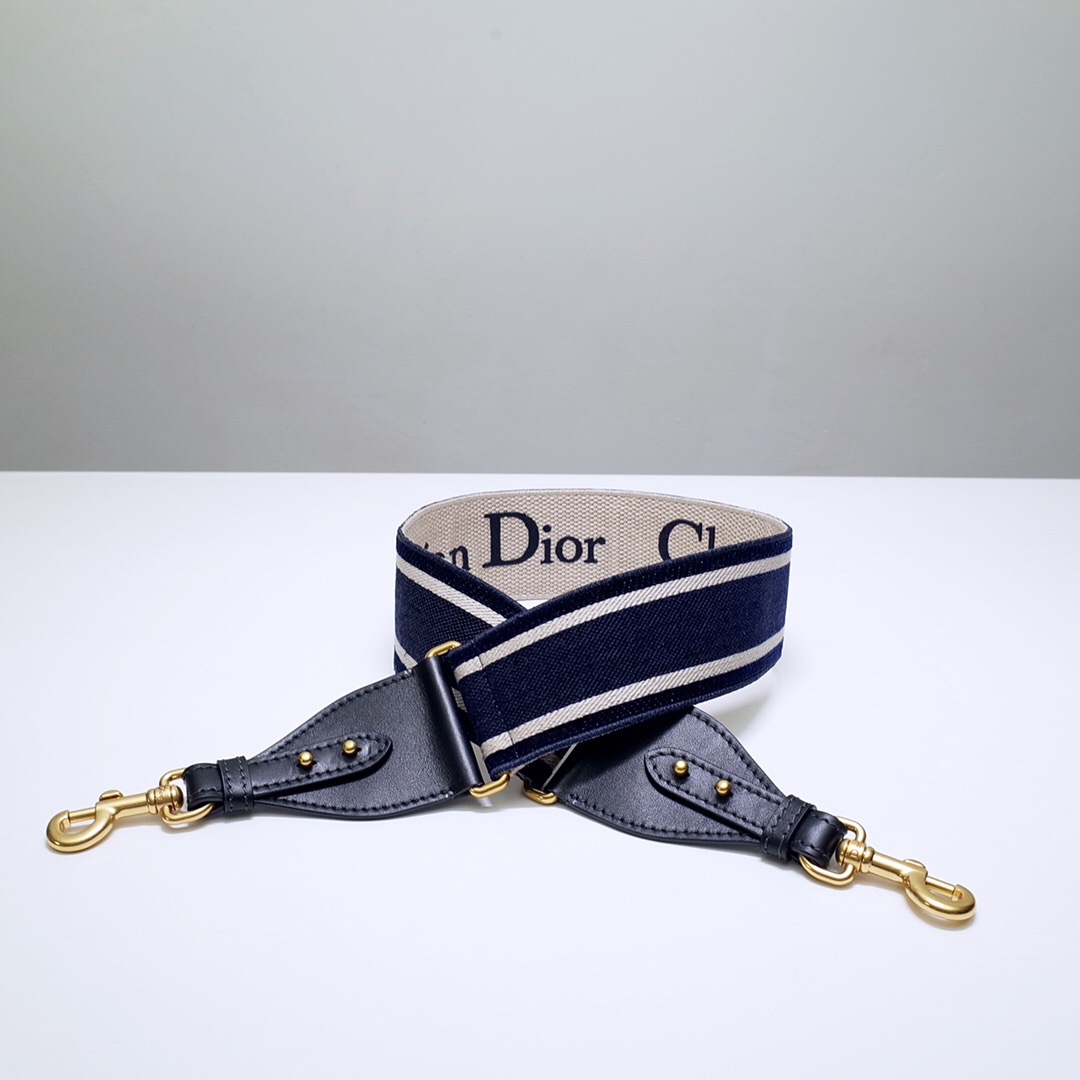 D*or shoulder strap