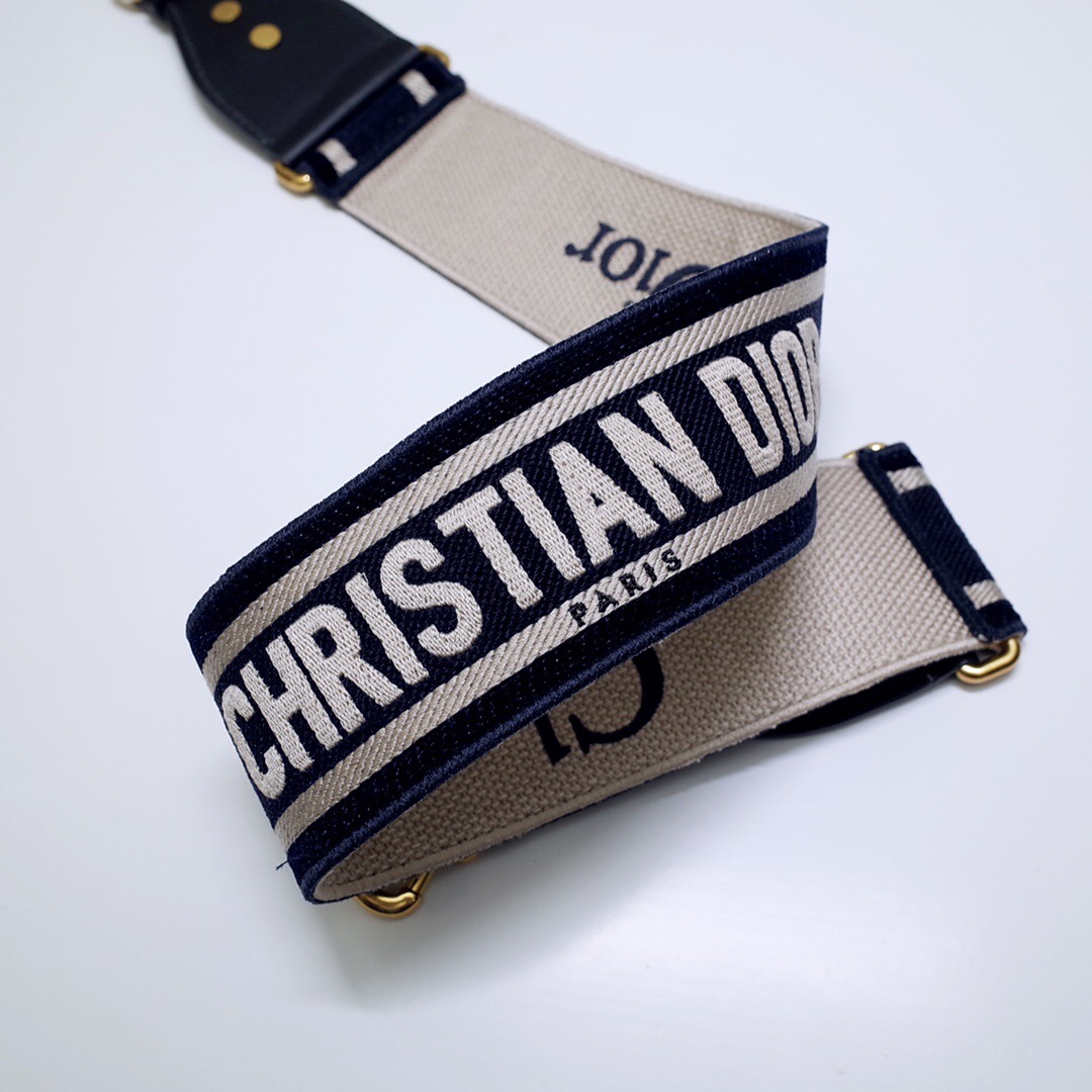 D*or shoulder strap