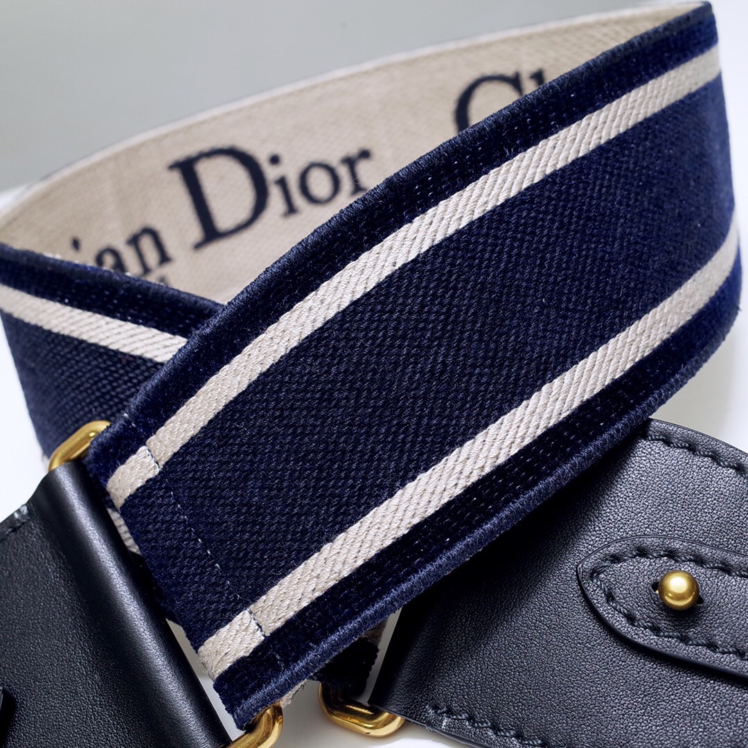 D*or shoulder strap