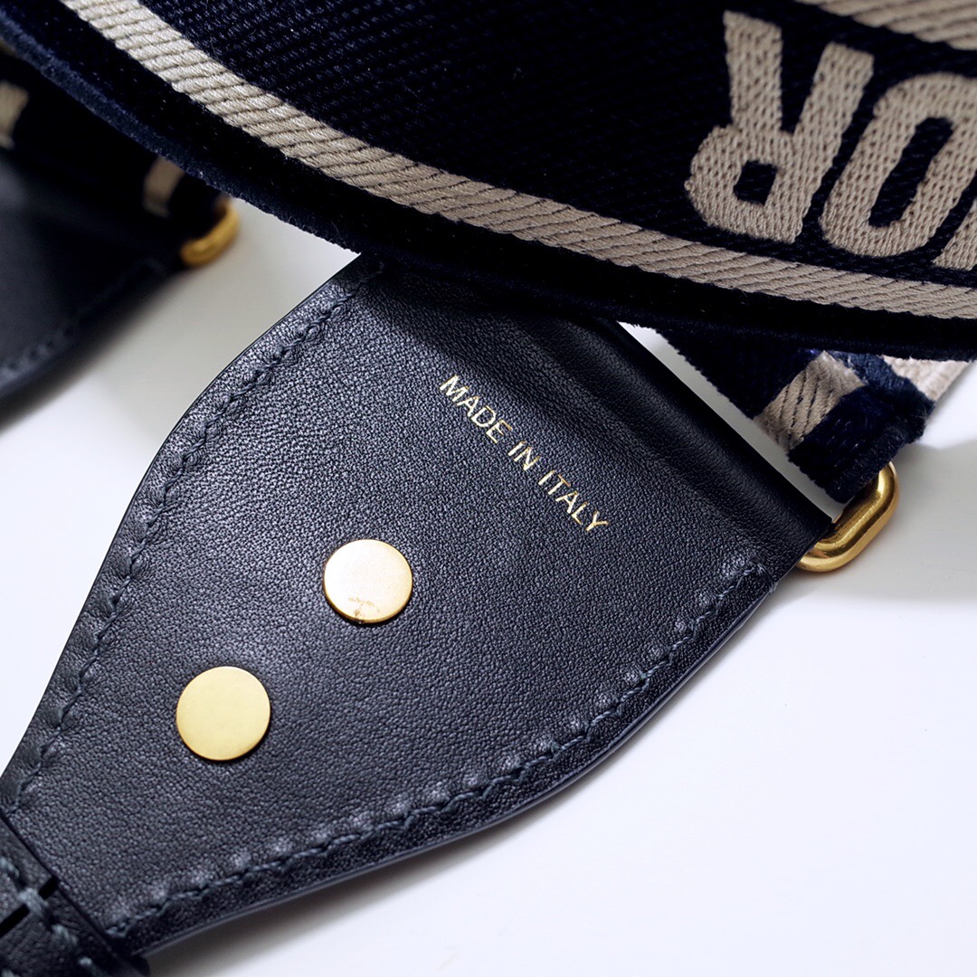 D*or shoulder strap