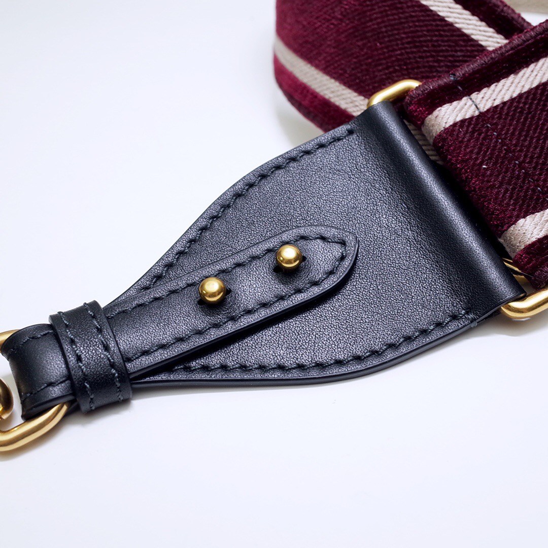 D*or shoulder strap