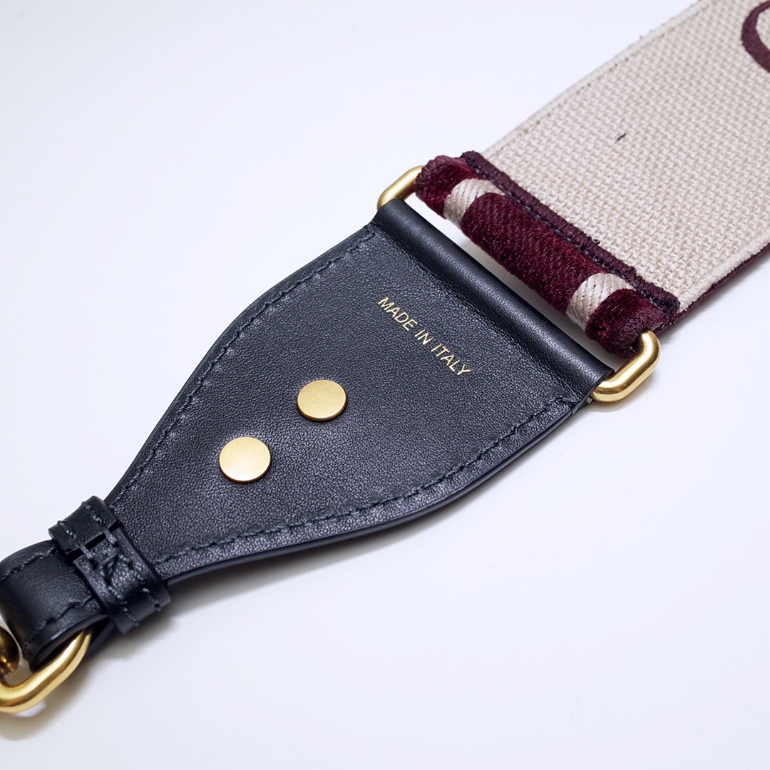 D*or shoulder strap