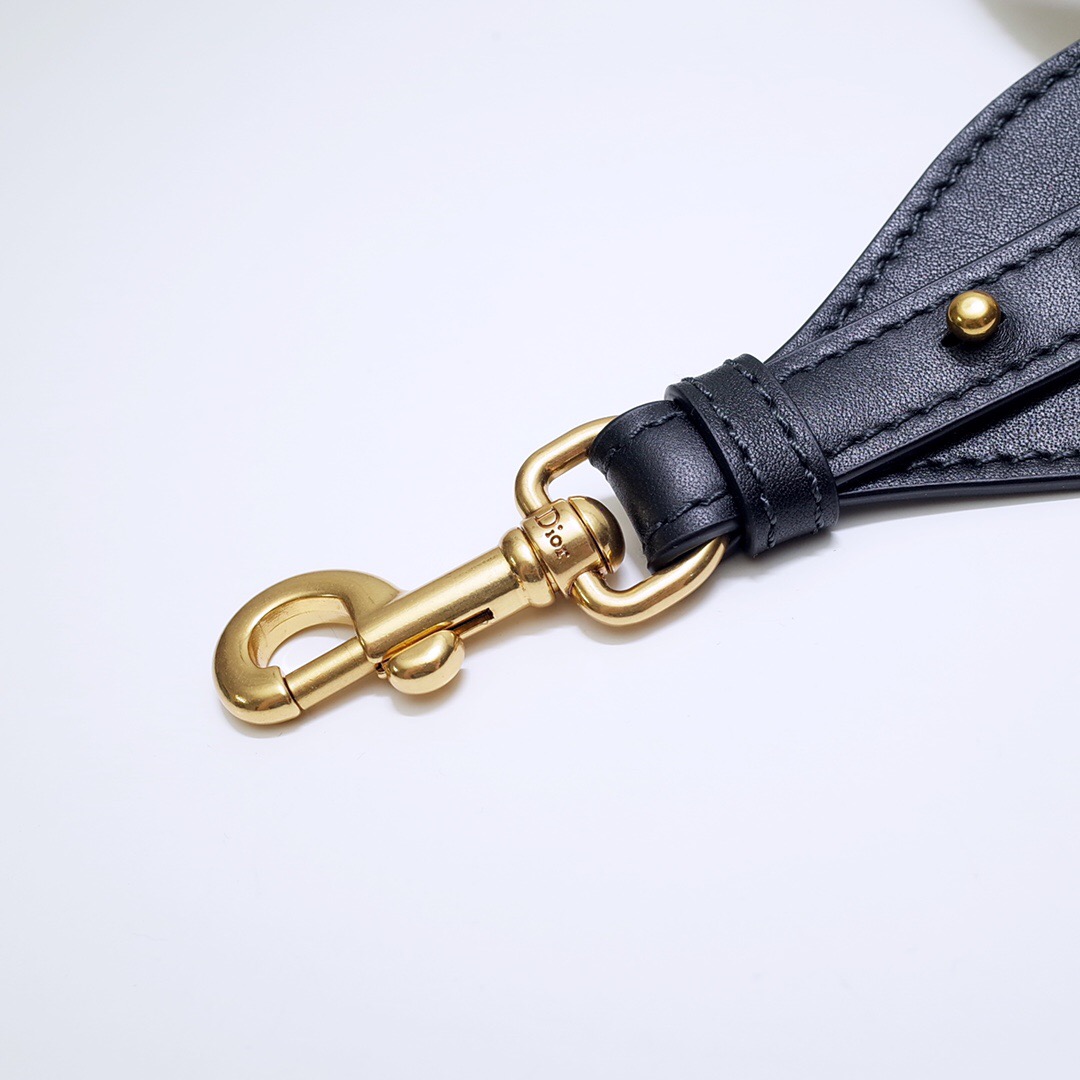 D*or shoulder strap