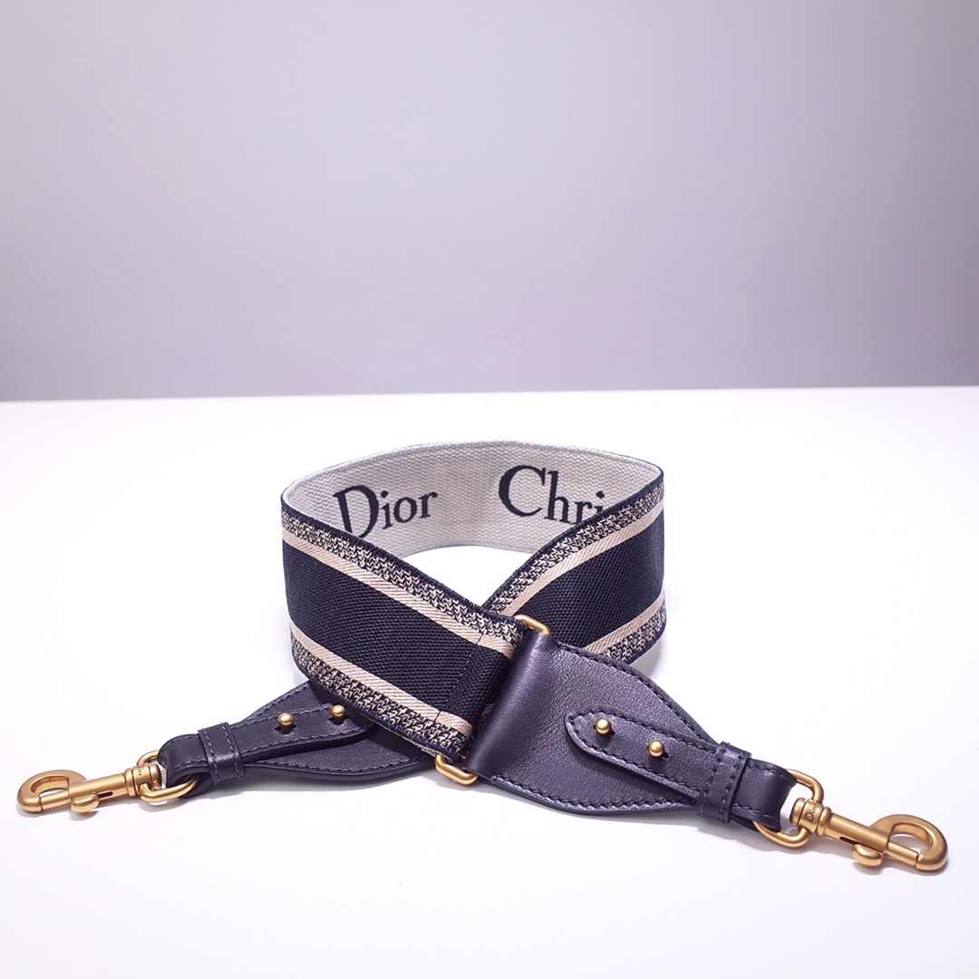 D*or shoulder strap