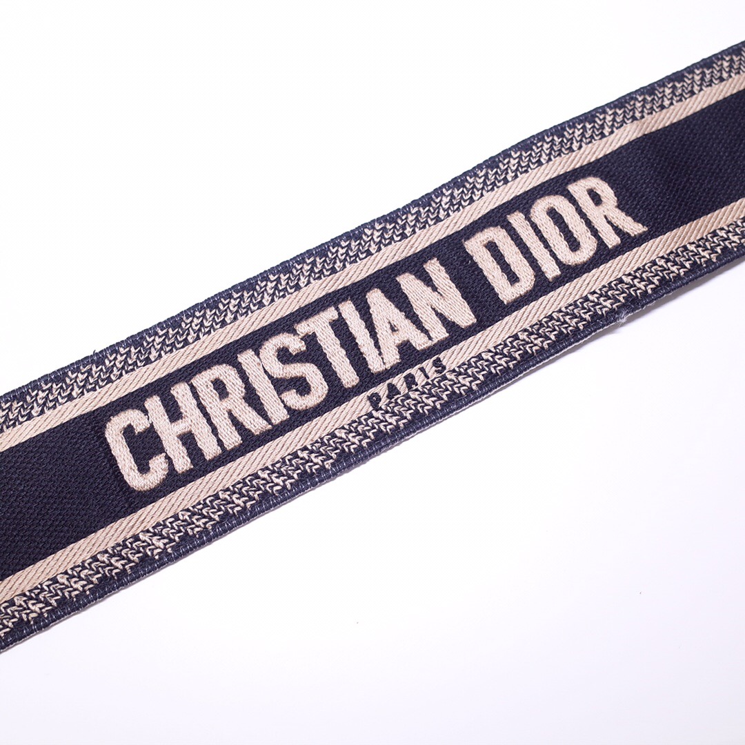 D*or shoulder strap