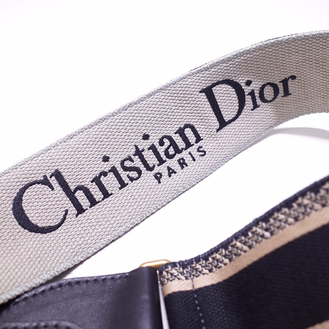 D*or shoulder strap