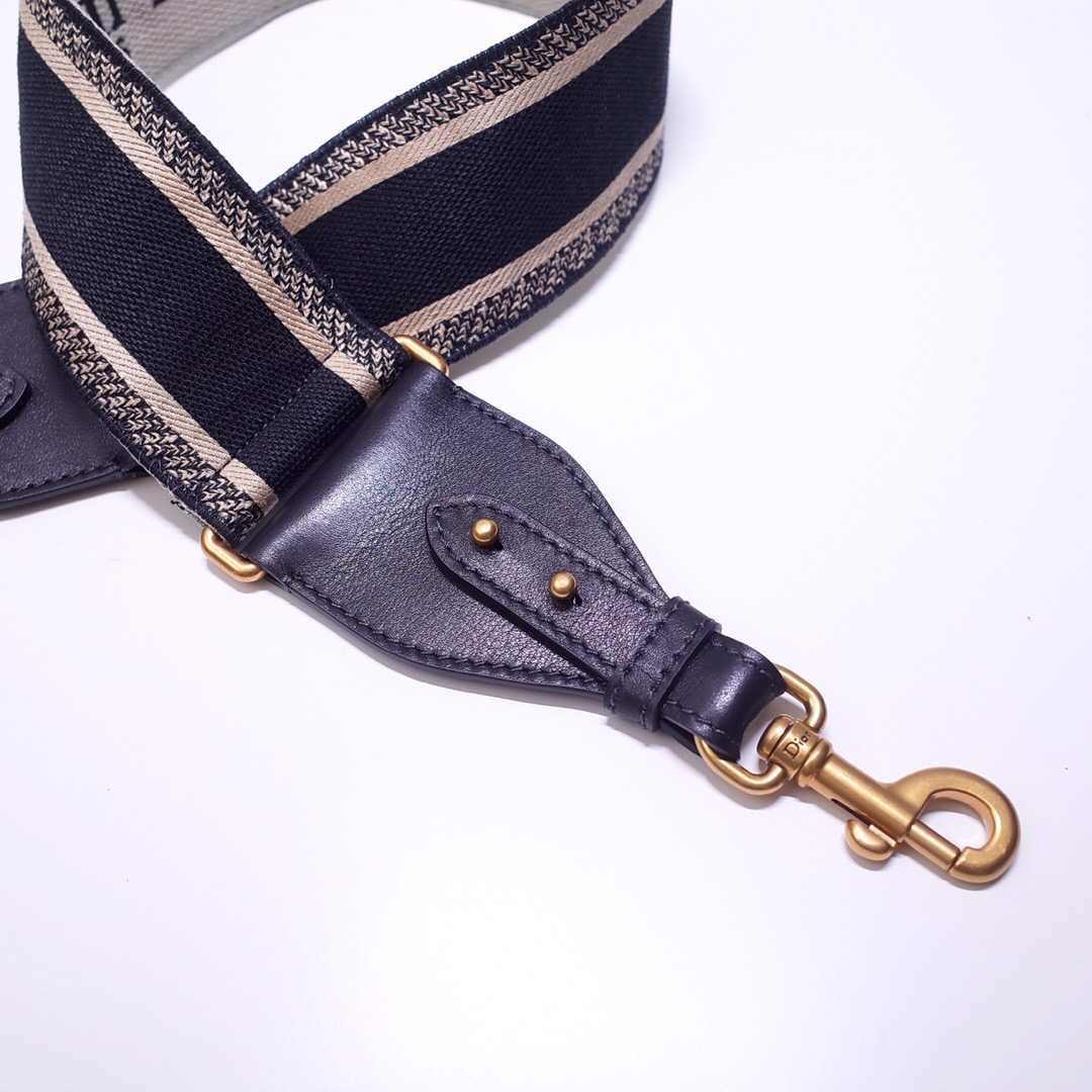 D*or shoulder strap
