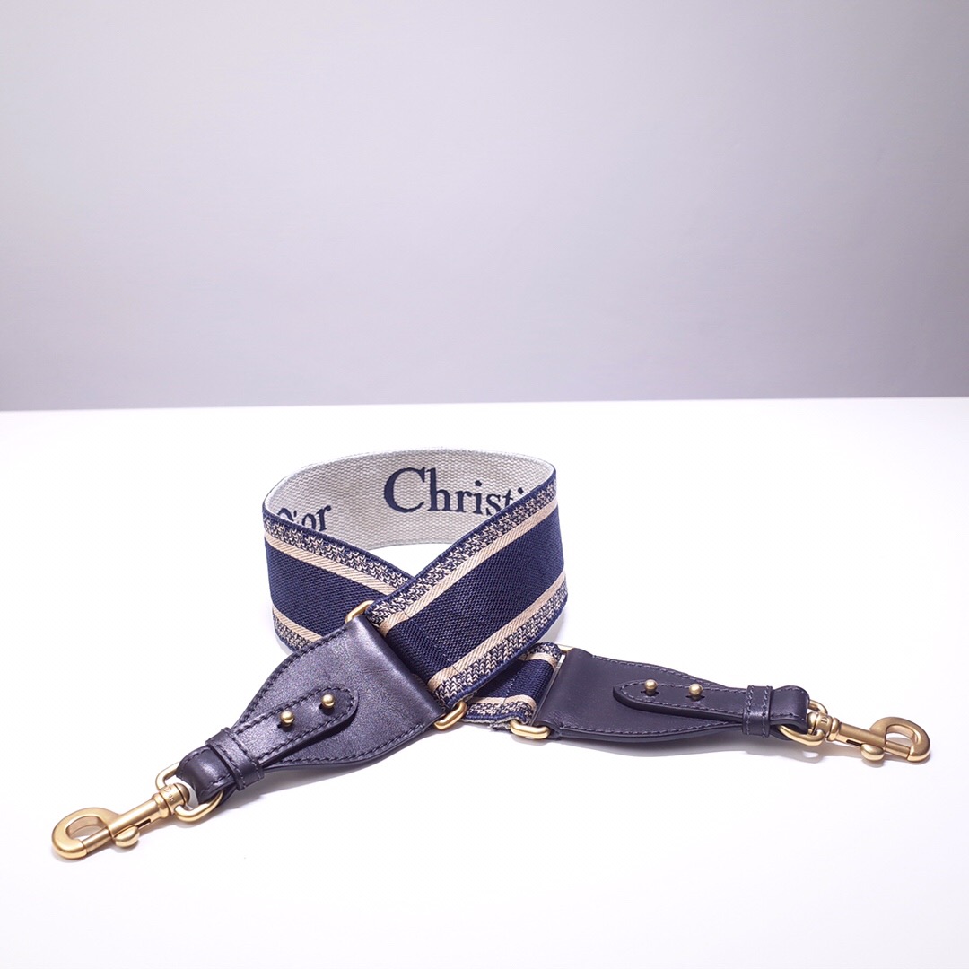 D*or shoulder strap