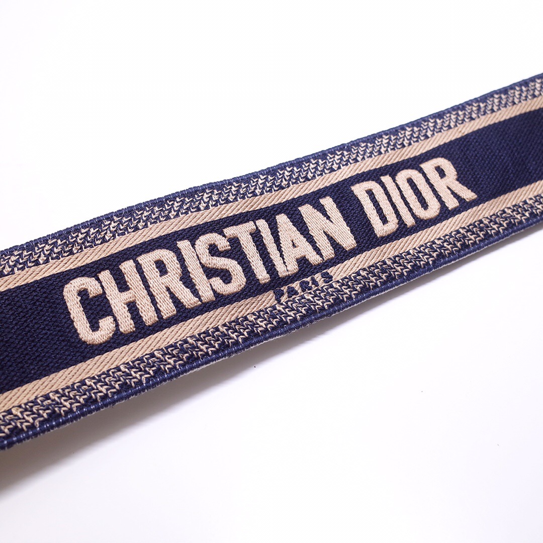D*or shoulder strap