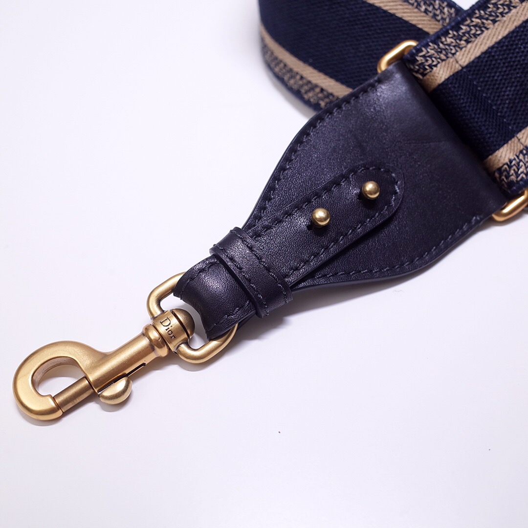 D*or shoulder strap