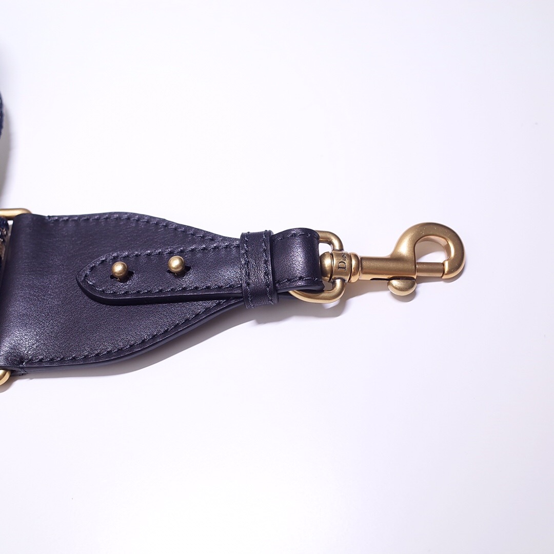 D*or shoulder strap
