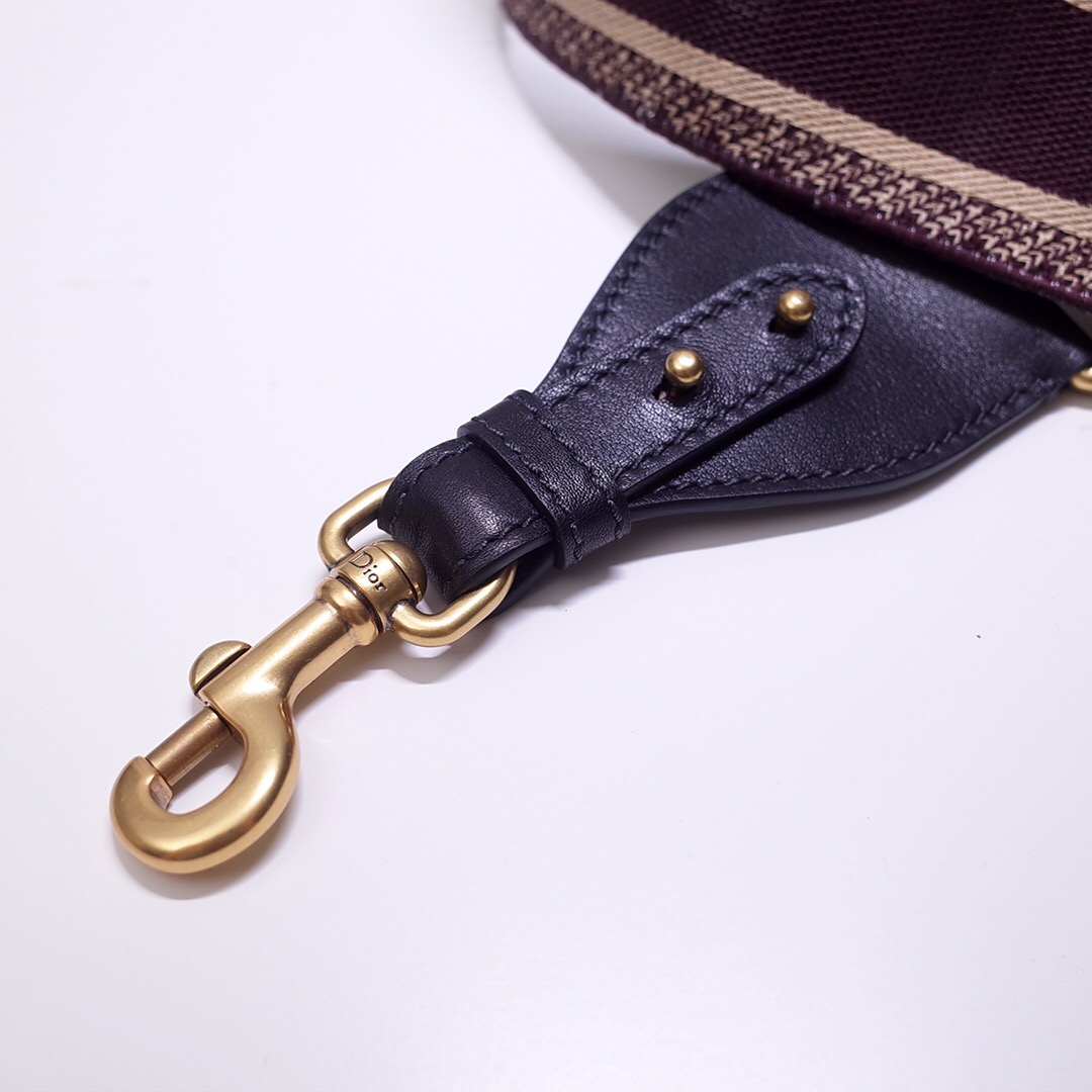 D*or shoulder strap